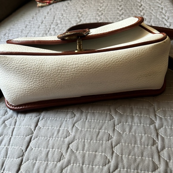 Coach cream pebbled leather shoulder bag - Picture 8 of 16